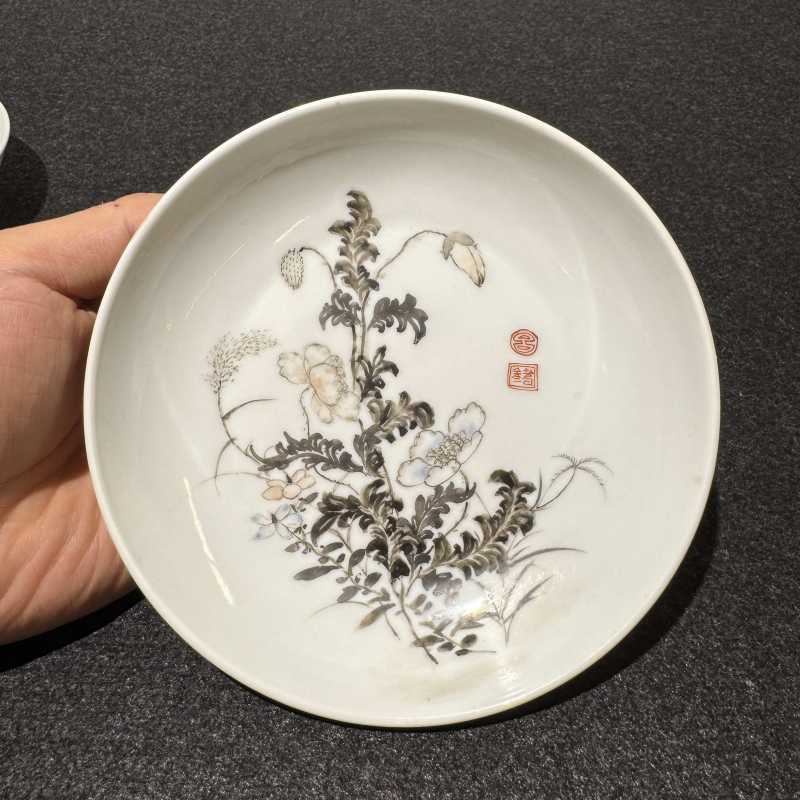清雍正 墨彩花卉纹盘一对 - 图6