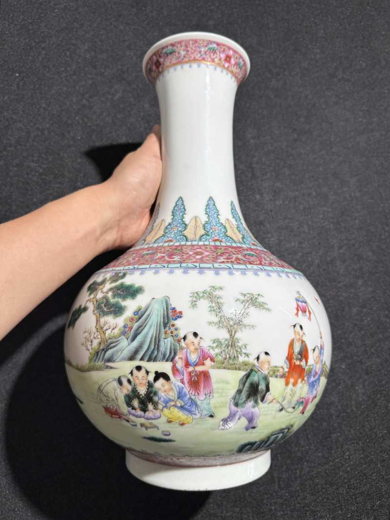民国 粉彩婴戏图玉堂春瓶一对 - 图4