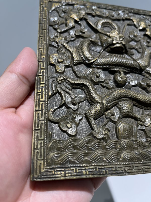 清 高浮雕海水山崖飞蝠云龙纹插屏 - 图6