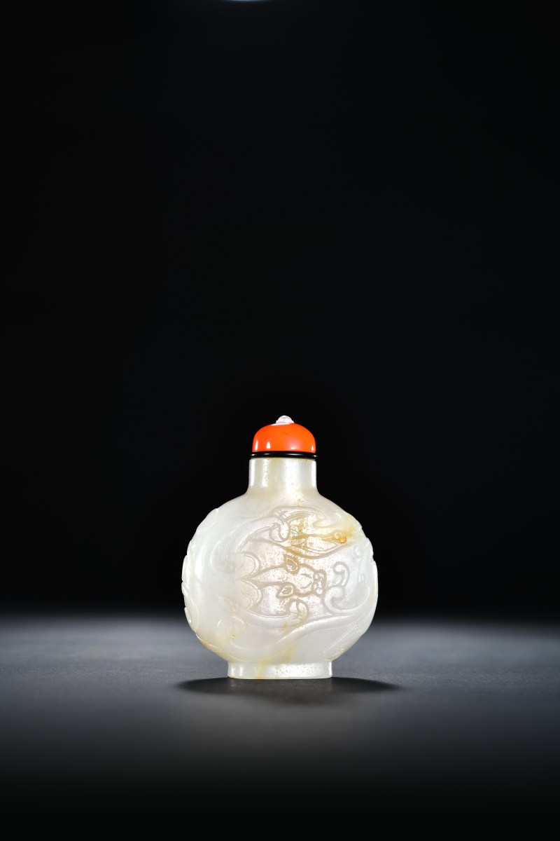 清中期 白玉螭龙纹鼻烟壶带嵌珍珠珊瑚帽 - 图2