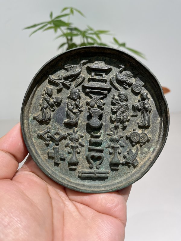 明 人物多宝纹镜 - 图2