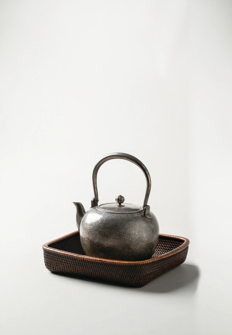 茗松堂造 纯银槌目纹宝珠形汤沸 - 图3