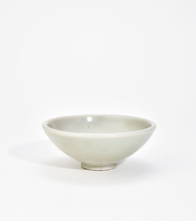 明 月白釉碗