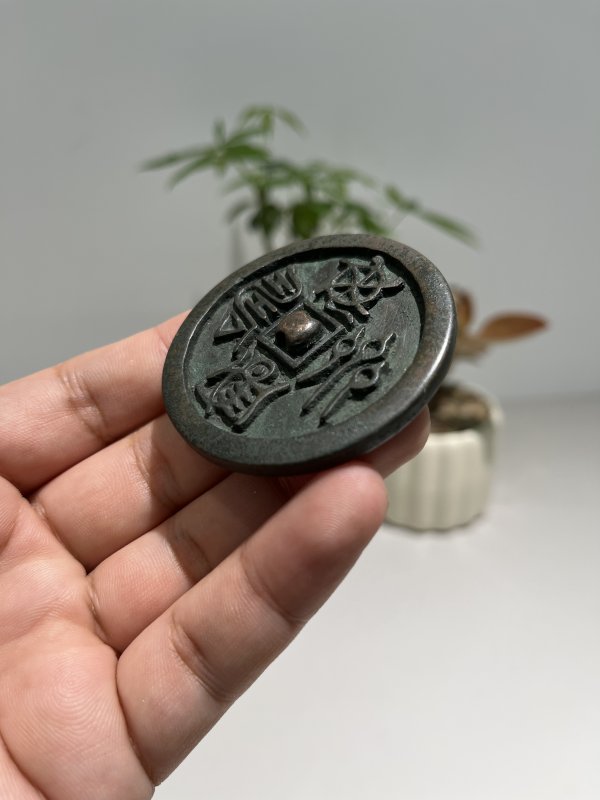 明 鸟虫篆“龟鹤齐寿”铭祝寿吉语小手镜 - 图4