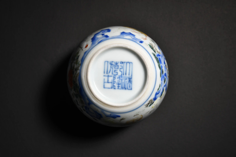 清乾隆 粉彩婴戏图诗文鸡缸杯 - 图5