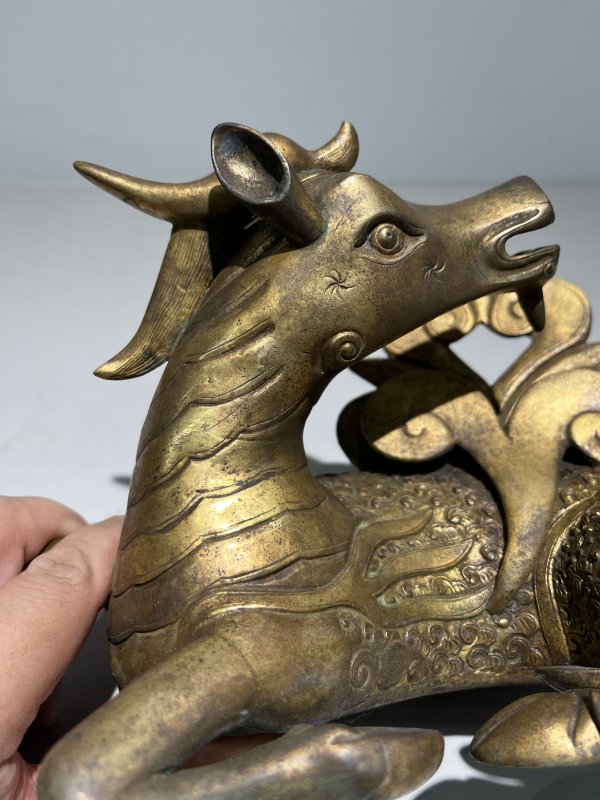 清 铜鎏金犀牛望月镜架 - 图3