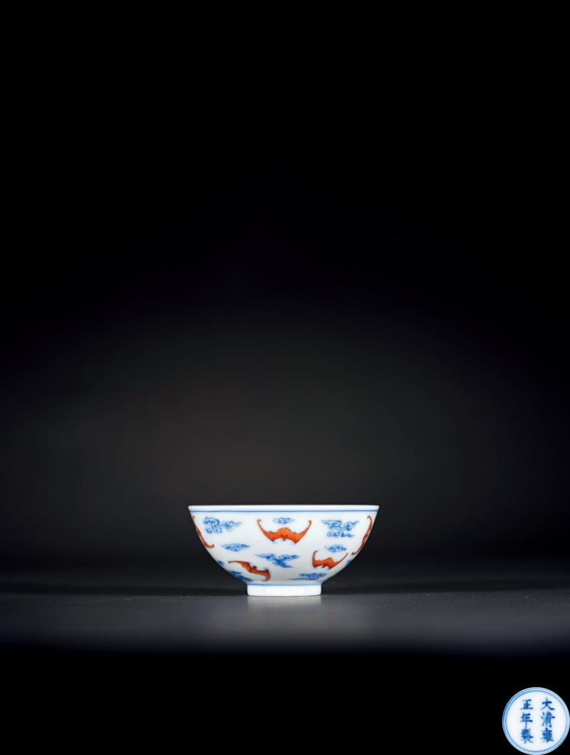 清雍正 青花矾红云蝠纹茶圆