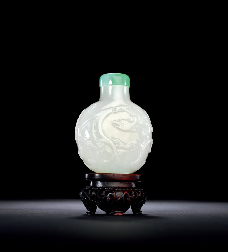 清中期 白玉螭龙纹鼻烟壶带翡翠帽