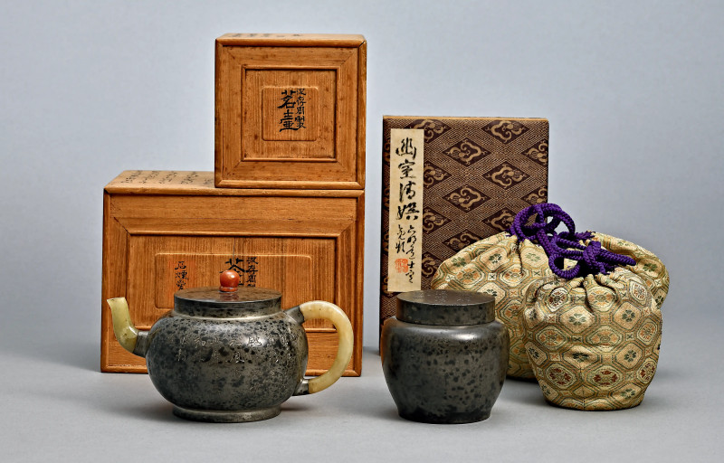 清初 沈存周制 藏之名山锡茶壶及不堪赠君锡茶罐成套