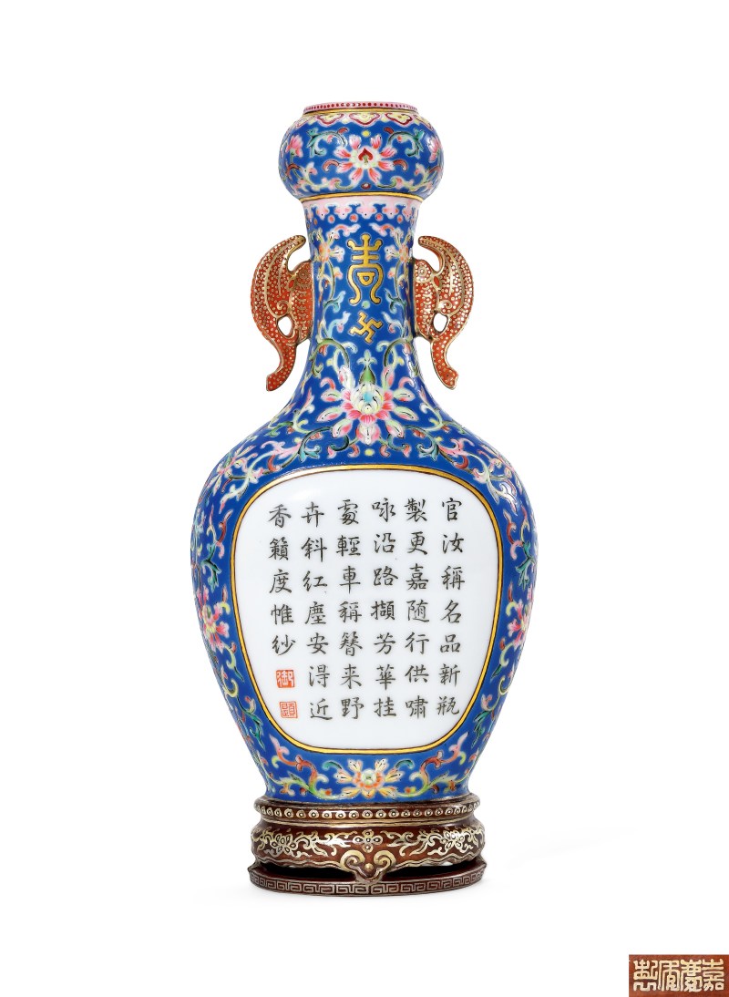 清嘉庆 蓝地洋彩花卉御题诗文壁瓶 - 图1