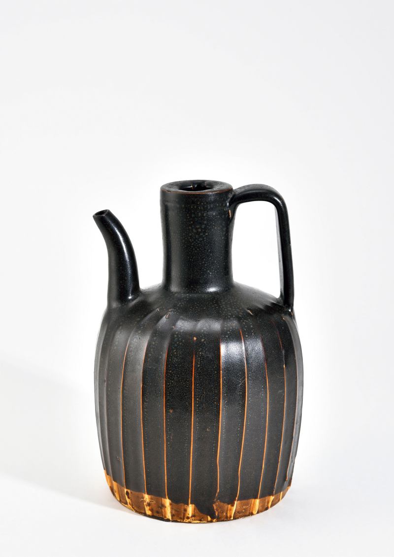 明 黑釉线条壶