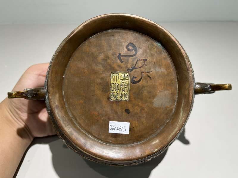 明 铜鎏金“云间胡文明制”款海水龙纹簋式炉 - 图18