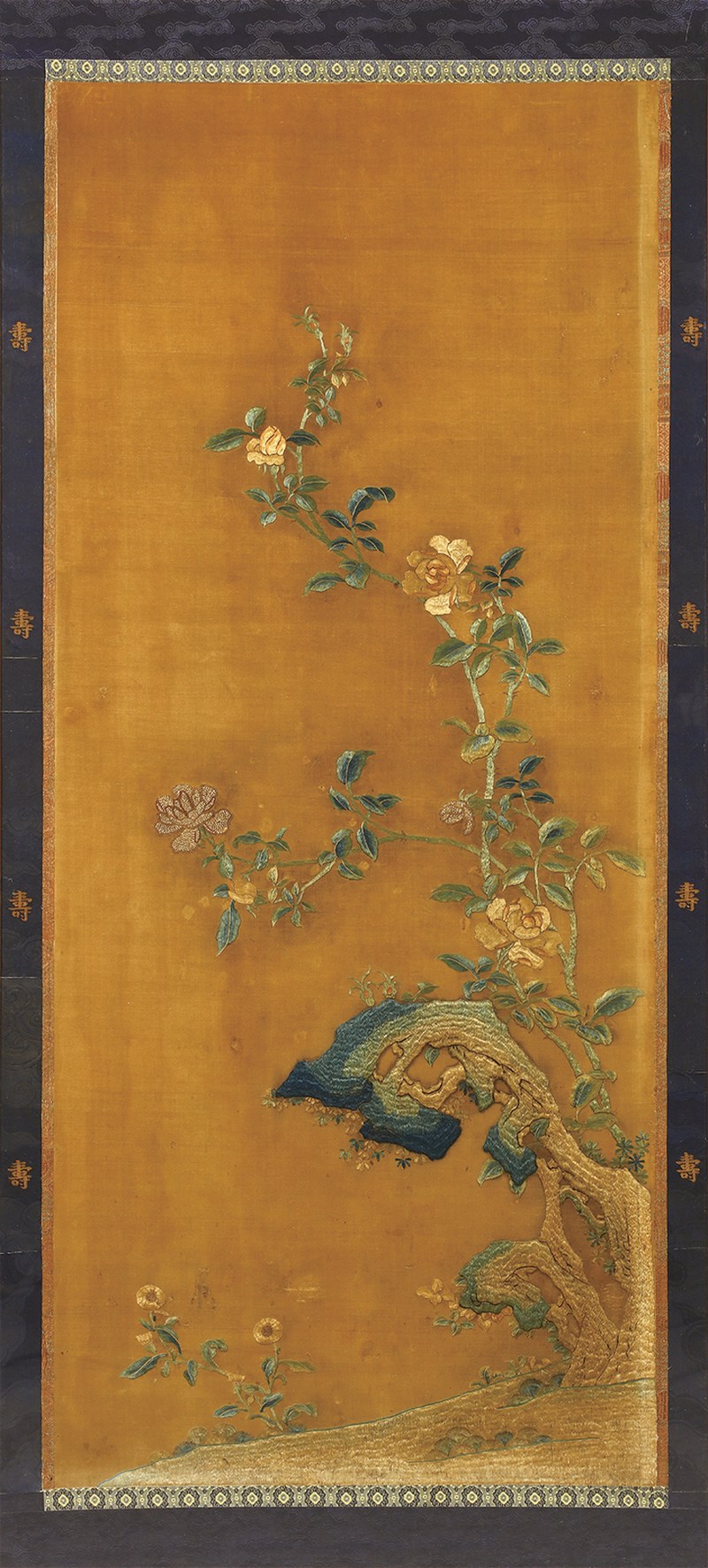清乾隆米珠绣花卉寿石纹图轴