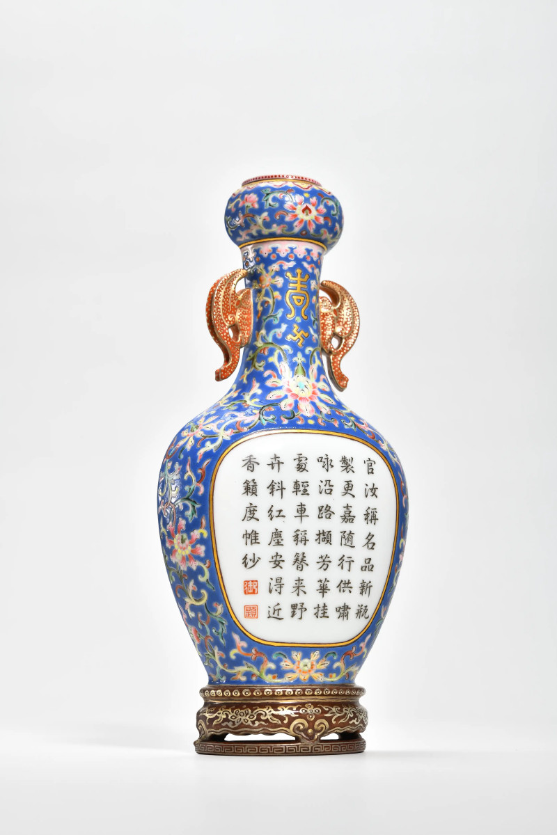 清嘉庆 蓝地洋彩花卉御题诗文壁瓶 - 图2