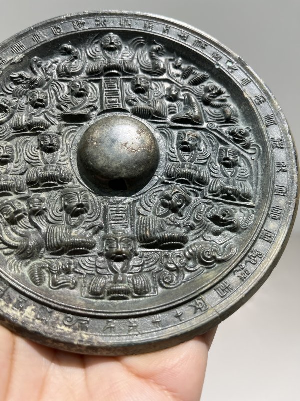 明 “君高官”铭重列式神人神兽纹镜 - 图5