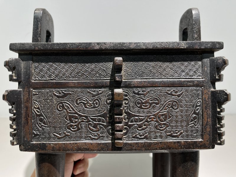 明万历 铜饕餮纹四方鼎式炉 - 图8