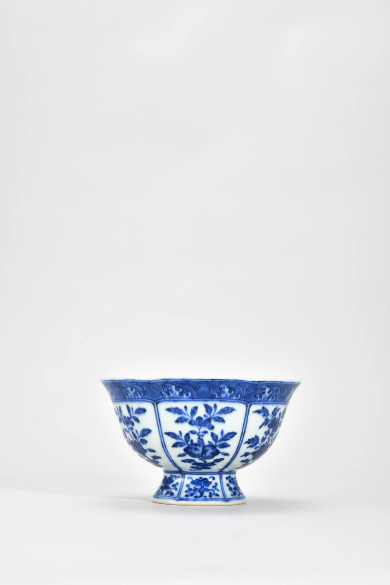 清雍正 青花折枝花卉纹花口高足碗 - 图4