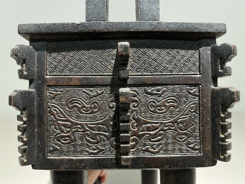 明万历 铜饕餮纹四方鼎式炉 - 图9