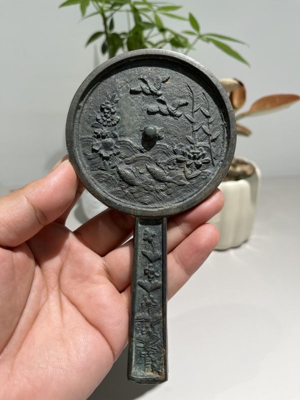明 沉鱼落雁纹手柄镜 - 图2