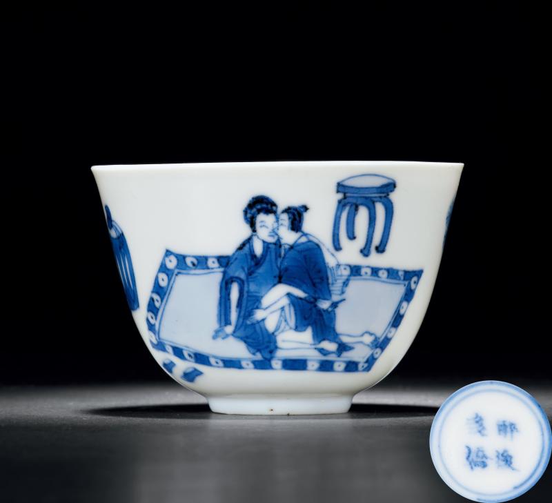 清康熙 青花洞石芭蕉“醉后多娇”图杯