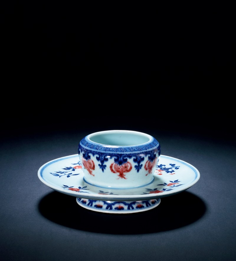 清乾隆青花釉里红花卉茶托