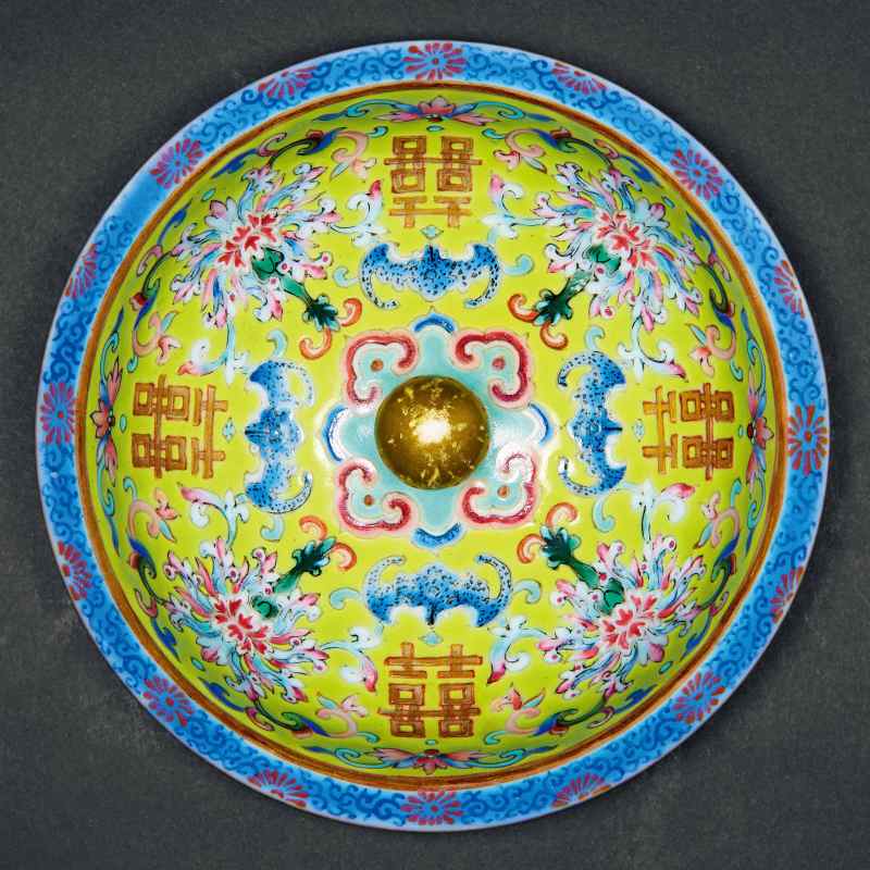清道光 秋葵绿地洋彩描金福寿绵长缠枝宝莲双喜纹盖罐 - 图2