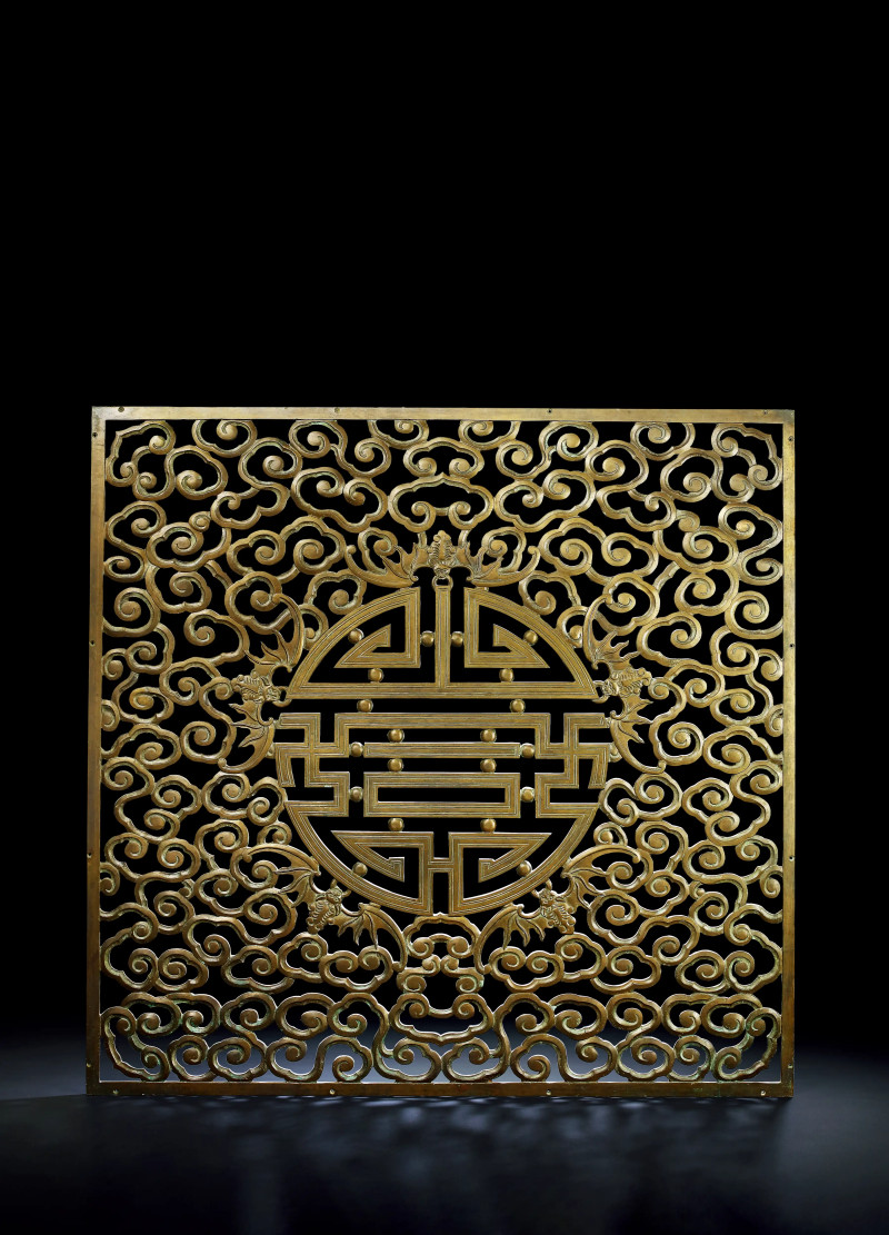 清乾隆蝠寿纹大铜窗