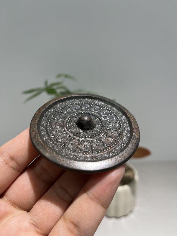 明 花蕊纹小手镜 - 图3