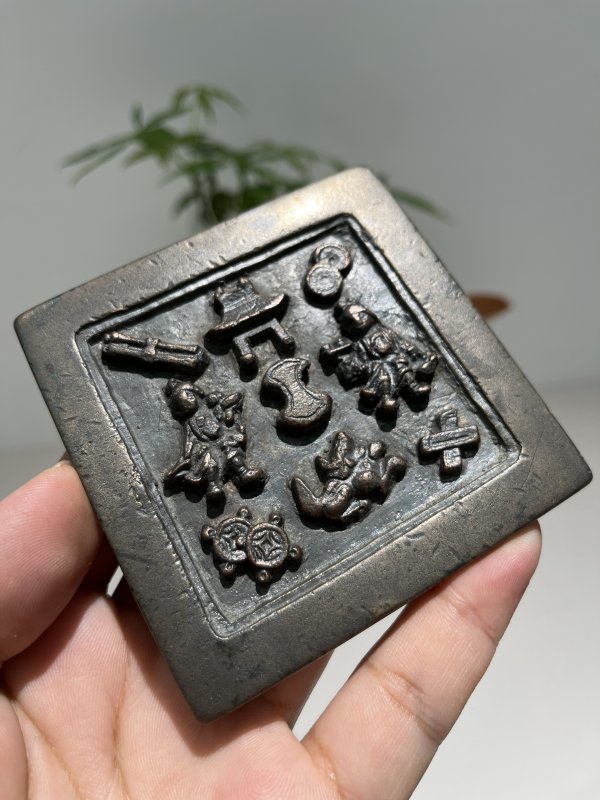 明 人物多宝纹方镜 - 图3
