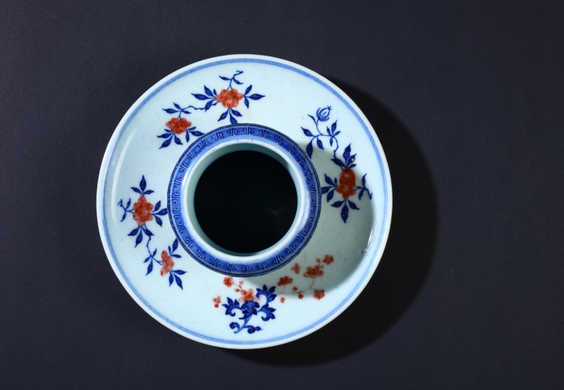清乾隆青花釉里红花卉茶托 - 图2