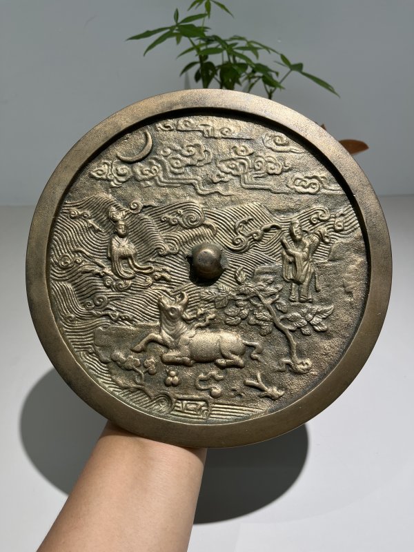 明 犀牛望月人物故事纹镜 - 图2