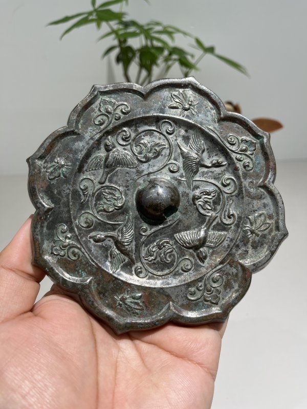 明 菱花形雀鸟鸿雁花枝纹镜 - 图2