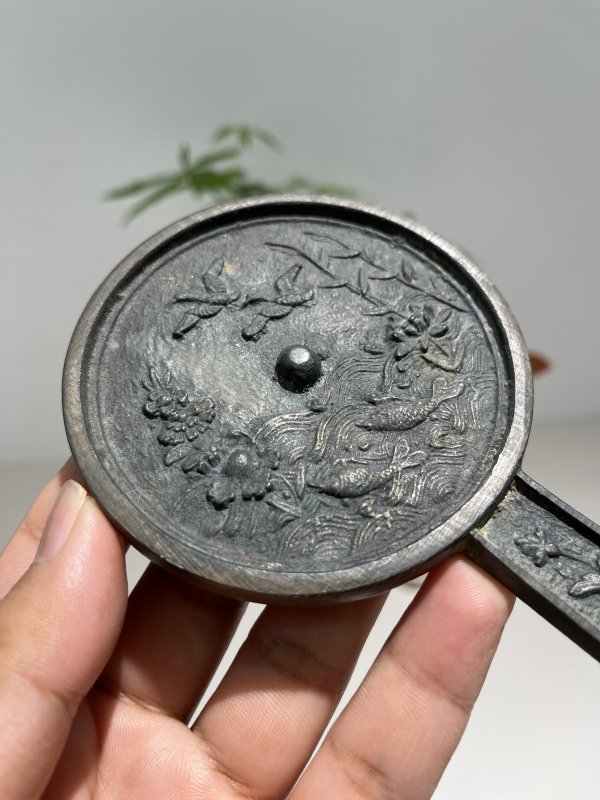 明 沉鱼落雁纹手柄镜 - 图4