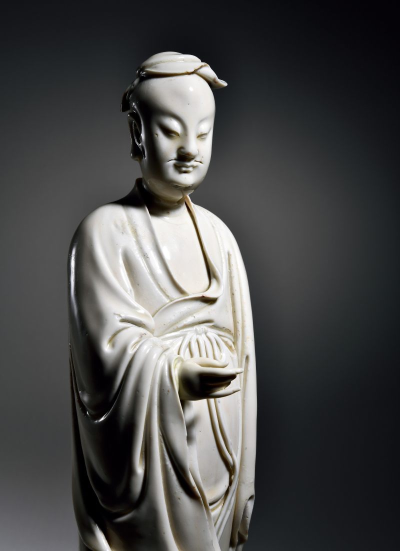 明 何朝宗制德化白瓷高士立像 - 图3
