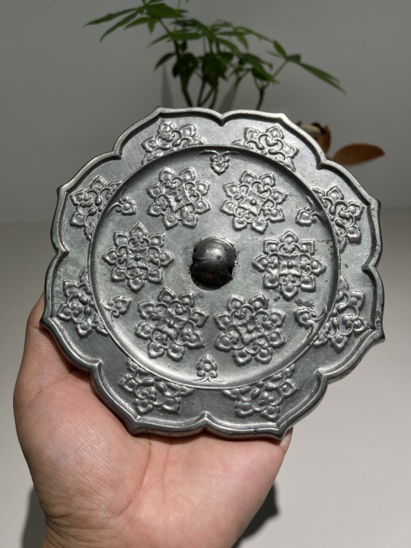 明 菱花形宝相花纹镜 - 图2