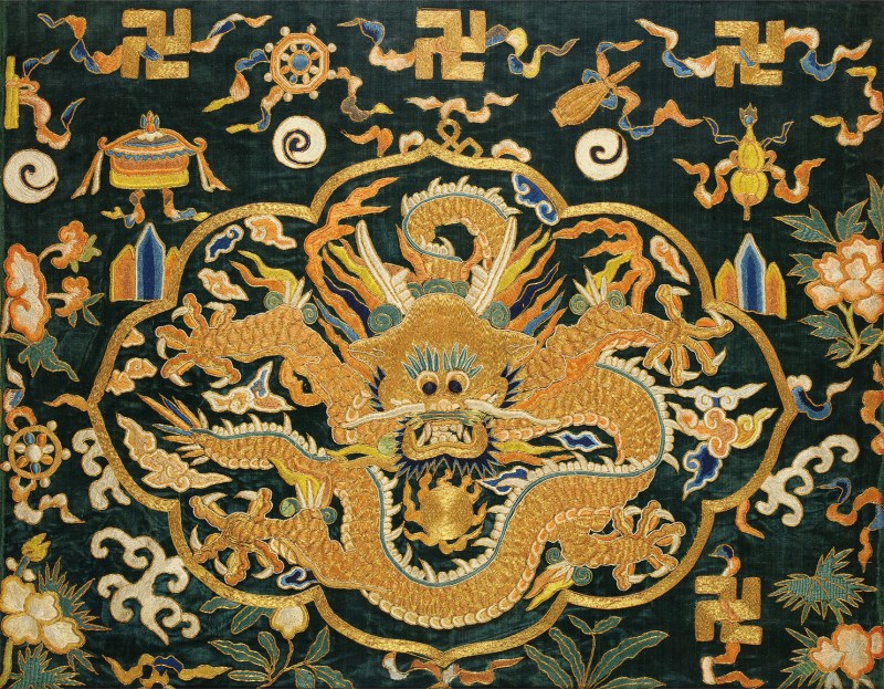 明漳绒地盘金彩绣八宝龙纹挂屏