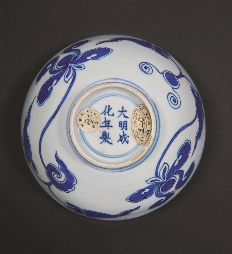 清康熙 仿成化青花花卉纹碗 - 图2
