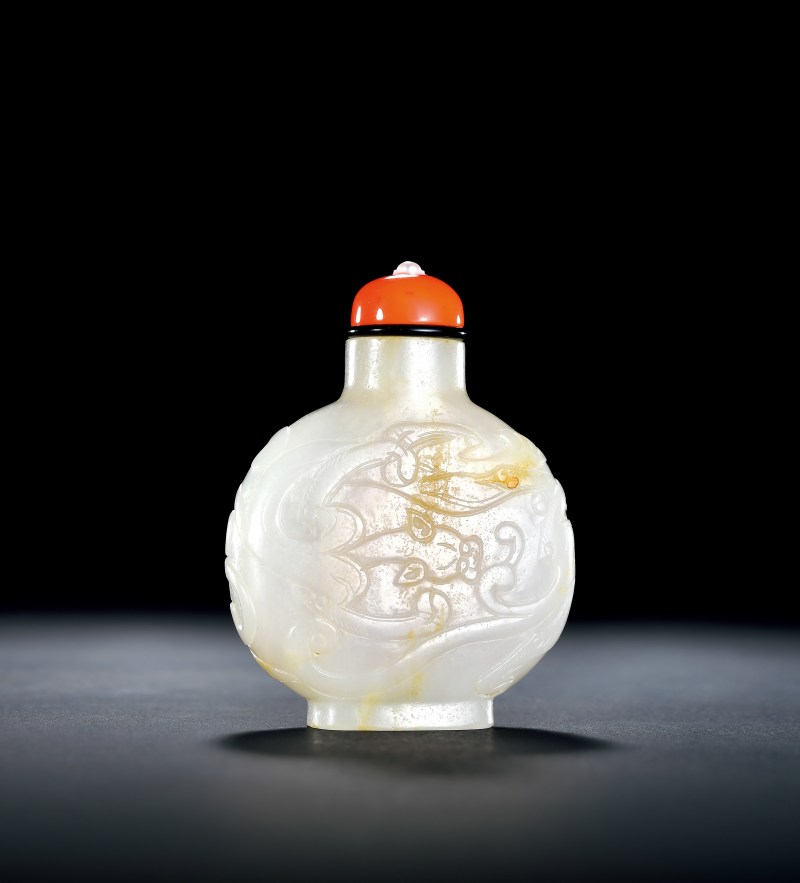清中期 白玉螭龙纹鼻烟壶带嵌珍珠珊瑚帽
