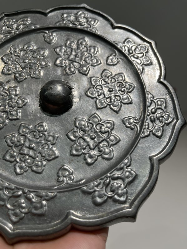 明 菱花形宝相花纹镜 - 图4