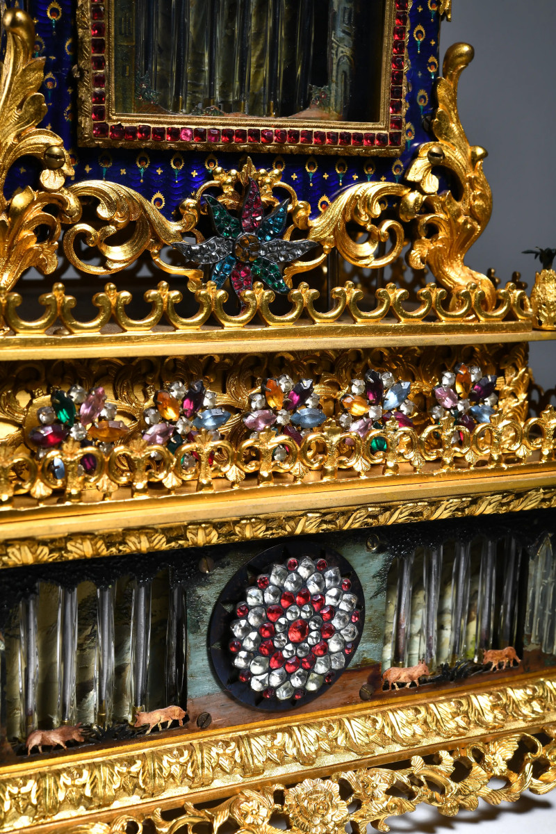 清乾隆-嘉庆 铜鎏金御题诗西洋游戏人物钟 - 图11