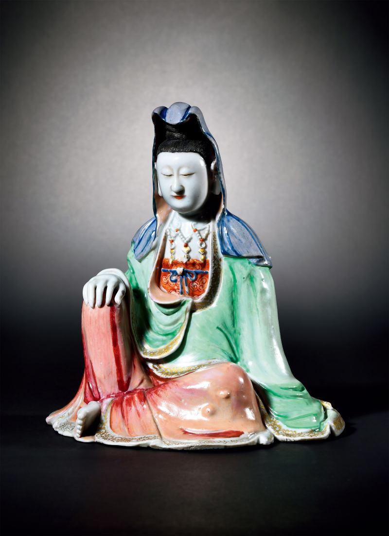 清乾隆 唐英亲制洋彩观音坐像