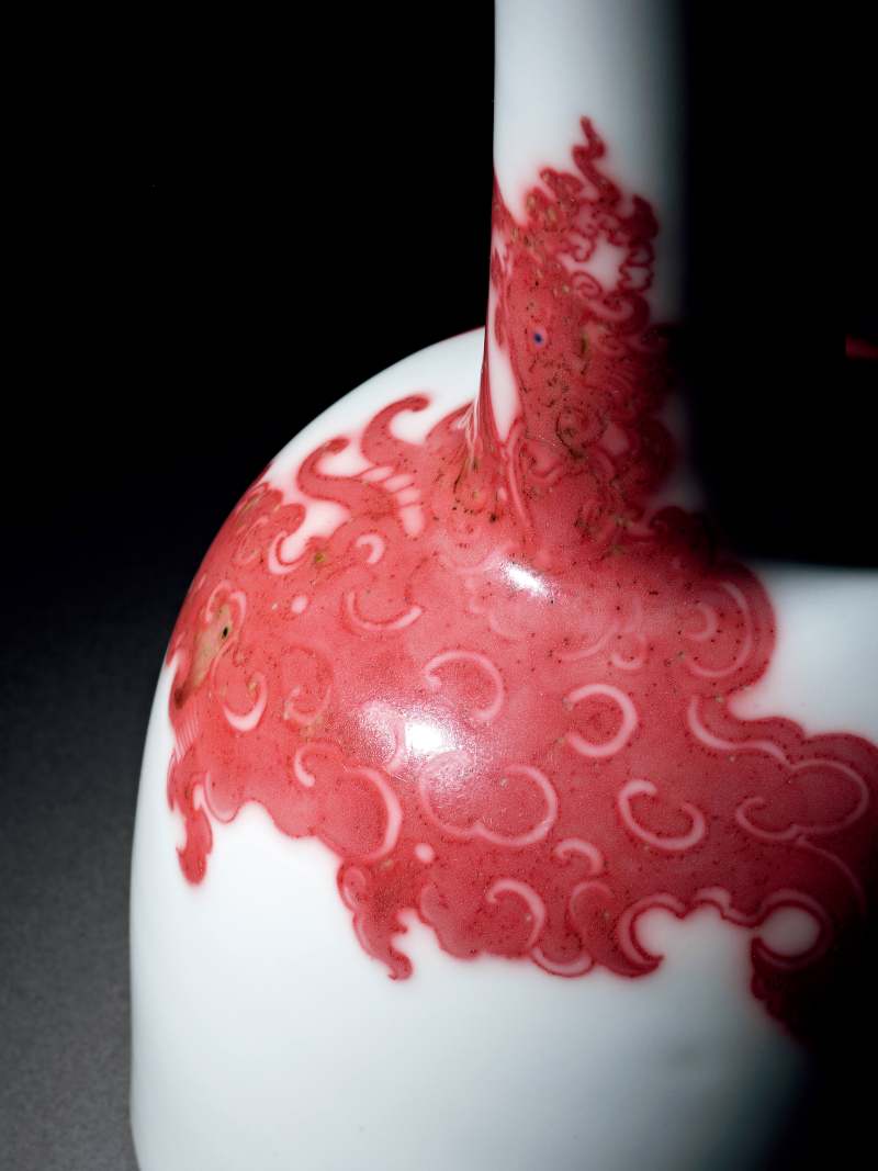 清康熙 青花釉里红夔凤纹摇铃尊 - 图3
