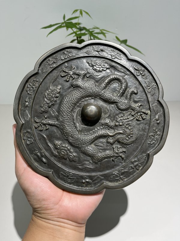 明 葵花形飞龙纹镜 - 图2