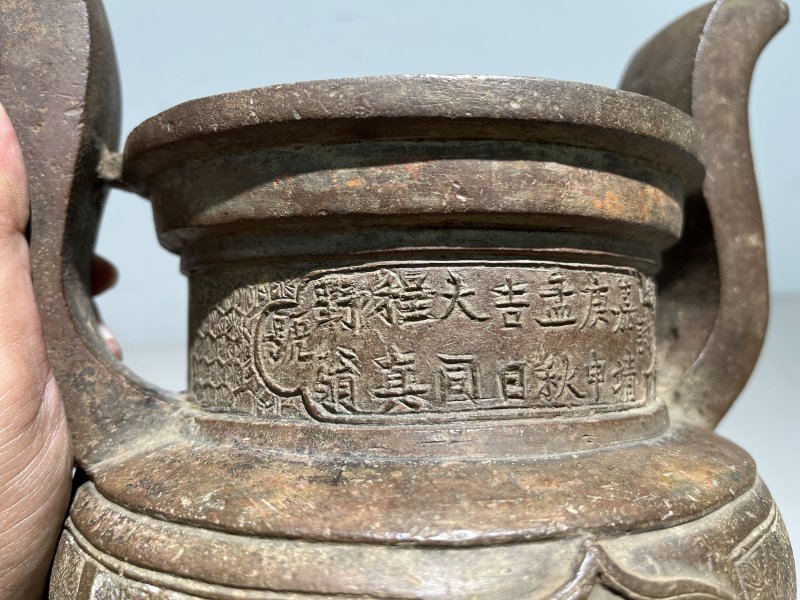明嘉靖 铜太狮少狮钮朝冠耳熏炉 - 图23