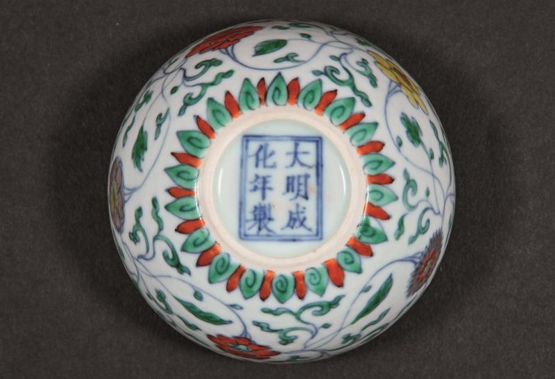 清康熙 斗彩缠枝花卉纹水盂（带木座) - 图4