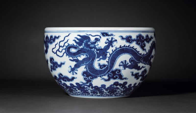 清乾隆 青花海水云龙纹卷缸 - 图2