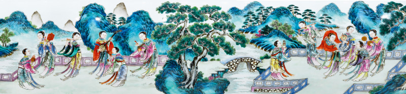 清乾隆 洋彩汉宫春晓图西番莲纹螭耳蒜头瓶 - 图6