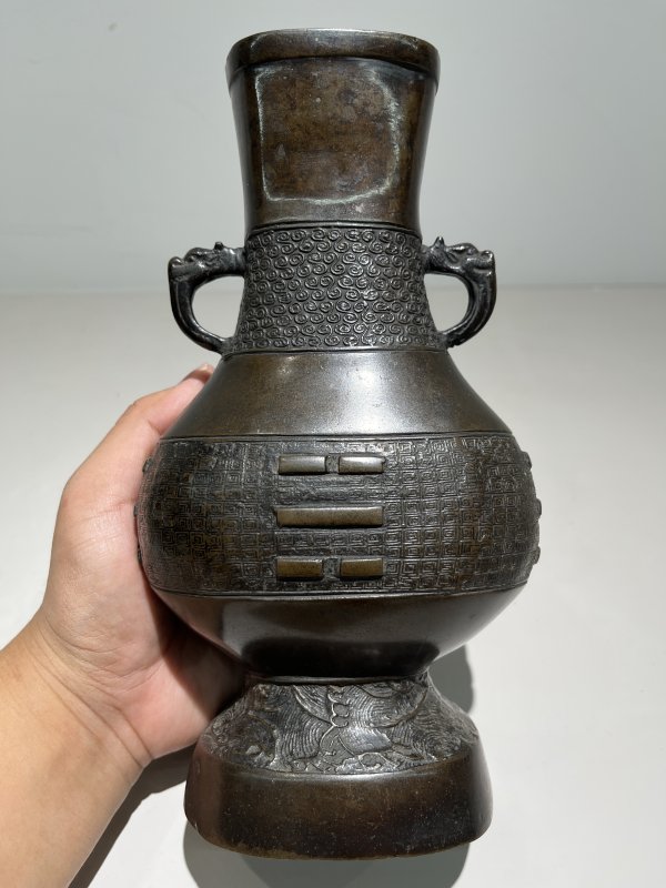 元 海水八卦纹双龙耳瓶 - 图6