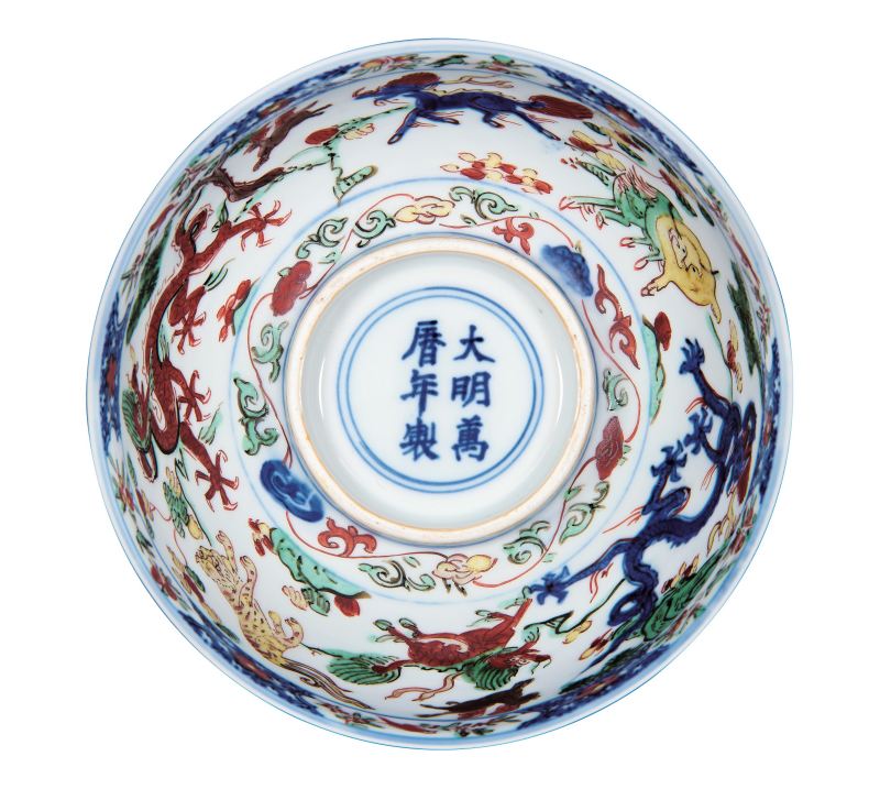 明万历 青花五彩瑞兽云龙纹碗一对 - 图5