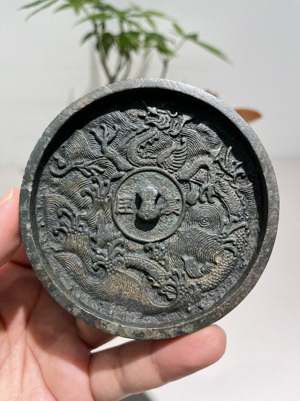 明 “汉臣”铭海水翼龙纹镜 - 图2
